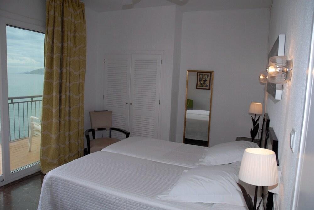 Hotel Grifeu Llança Buitenkant foto