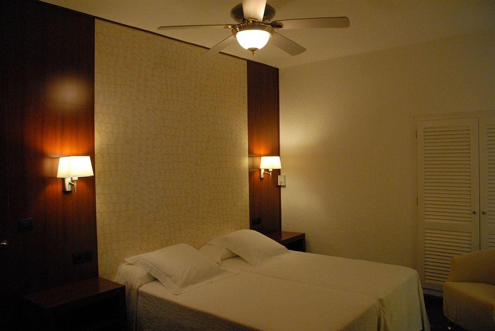 Hotel Grifeu Llança Buitenkant foto