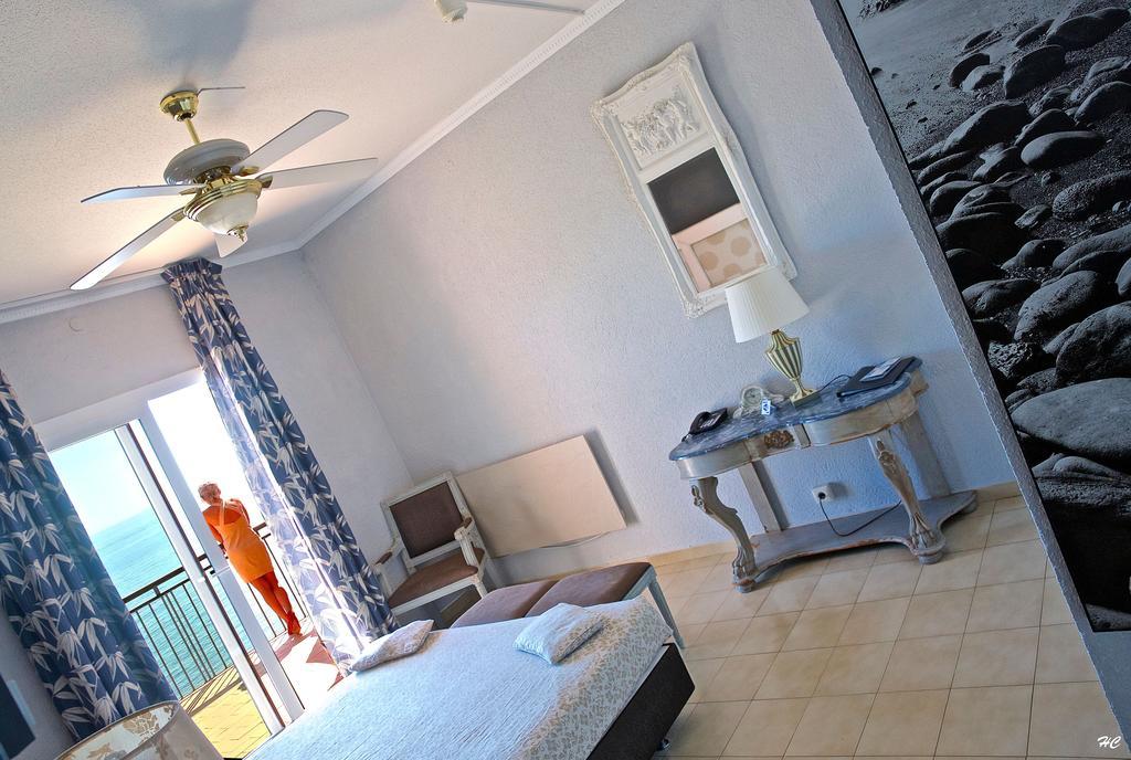Hotel Grifeu Llança Buitenkant foto