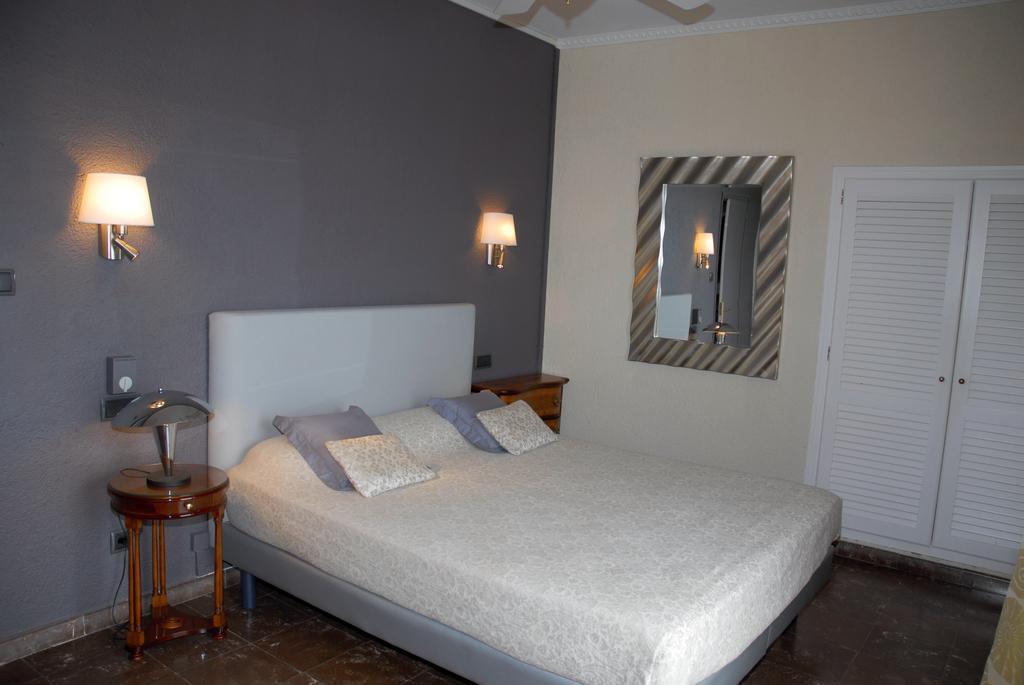 Hotel Grifeu Llança Buitenkant foto